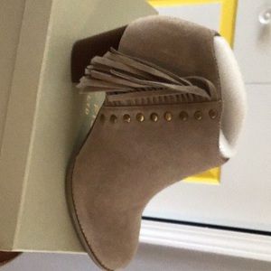 Women’s Vionic booties